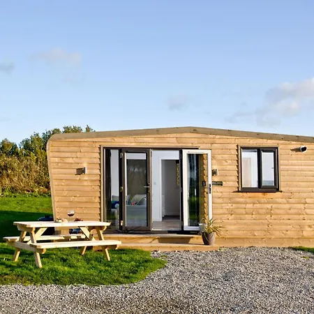 Penrose Lodge, Holiday home *
